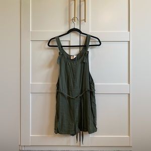Universal Thread / Green Romper / Small
